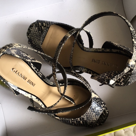 Platform shoes - Picture 2 of 3